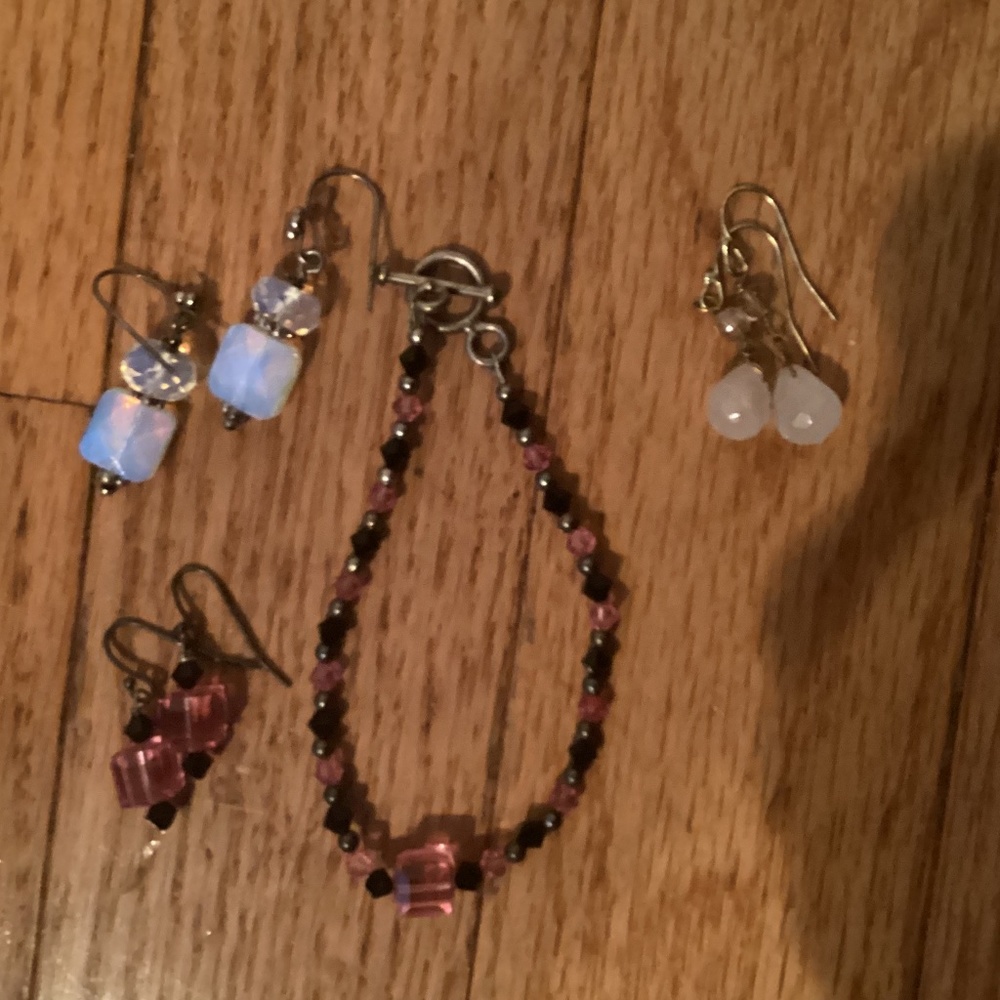 Beaded jewelry lot